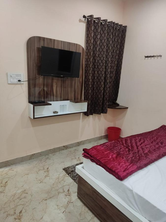 The Orchid Villa Homestay - Walkable Distance From Taj Mahal Agra  Exterior photo